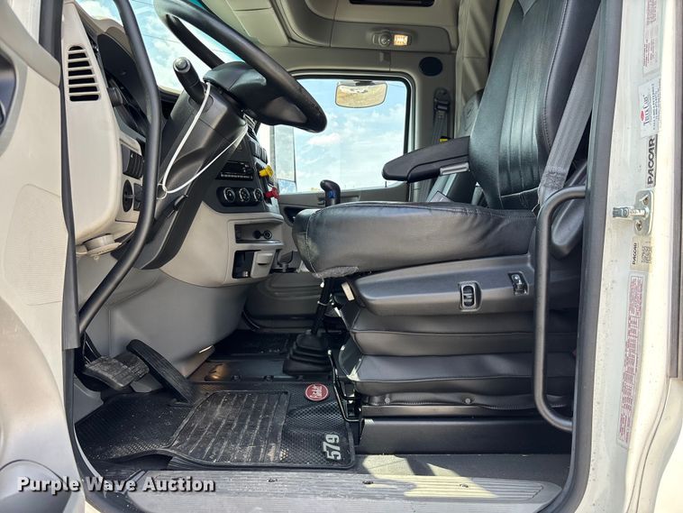 image for item YA1233 2022 Peterbilt 579 semi truck