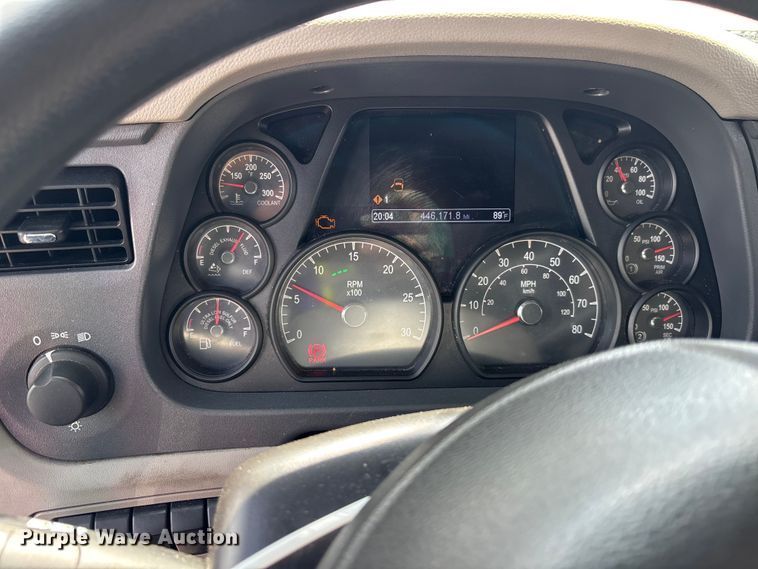 image for item YA1233 2022 Peterbilt 579 semi truck