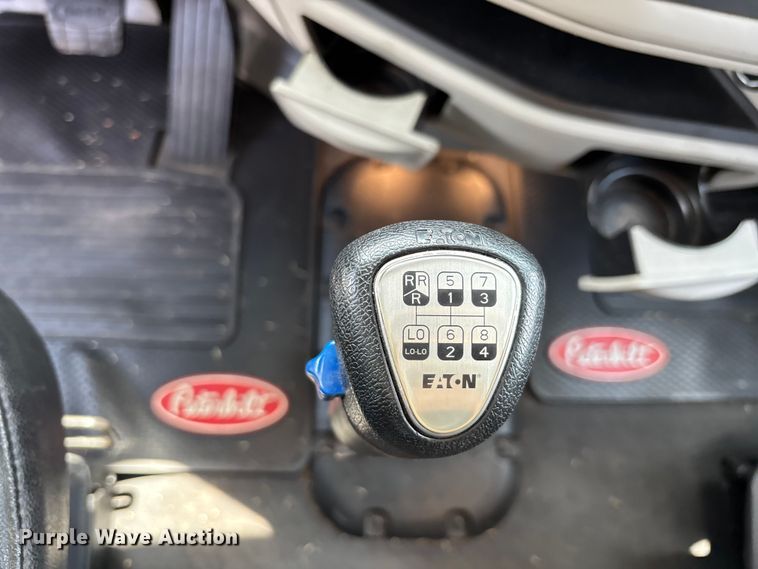 image for item YA1233 2022 Peterbilt 579 semi truck