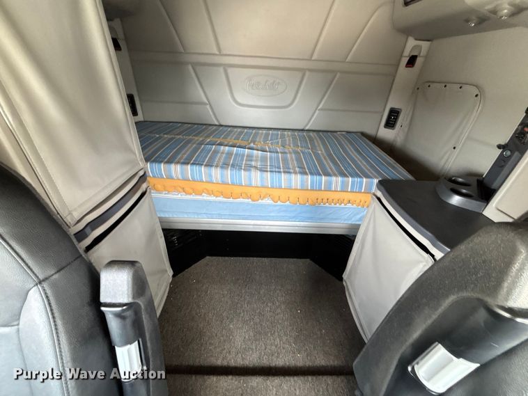 image for item YA1233 2022 Peterbilt 579 semi truck