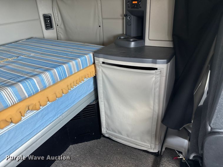 image for item YA1233 2022 Peterbilt 579 semi truck