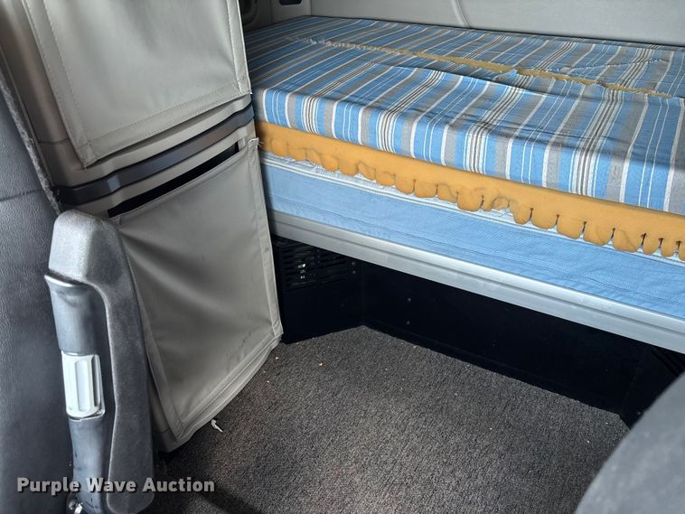 image for item YA1233 2022 Peterbilt 579 semi truck