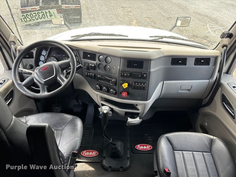 image for item YA1233 2022 Peterbilt 579 semi truck