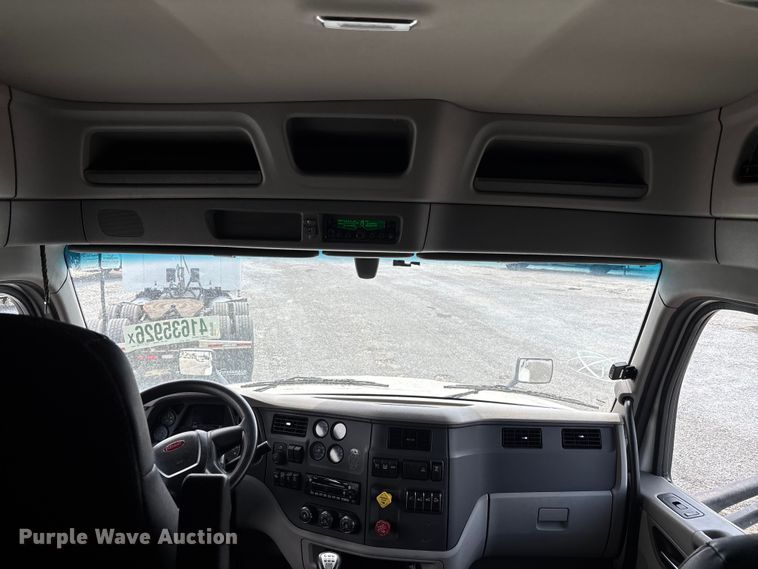 image for item YA1233 2022 Peterbilt 579 semi truck