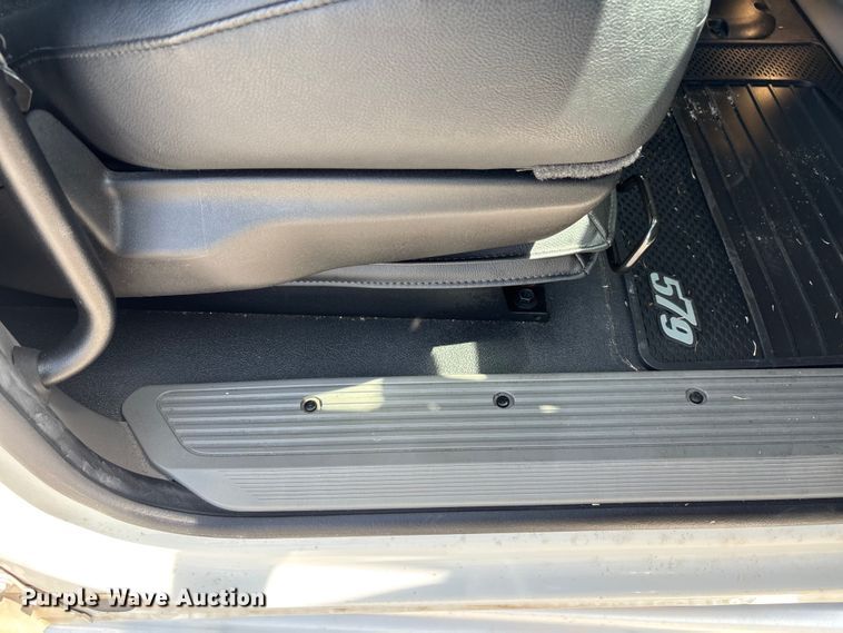 image for item YA1233 2022 Peterbilt 579 semi truck