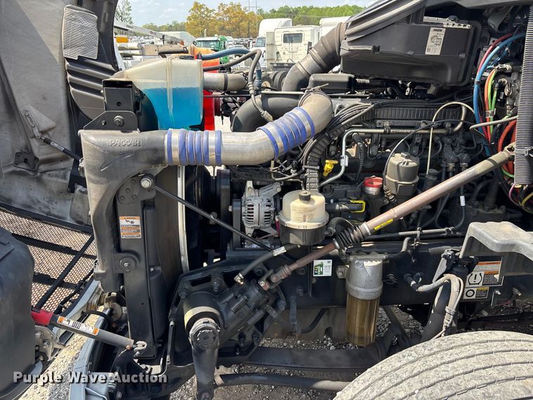 image for item YA1233 2022 Peterbilt 579 semi truck