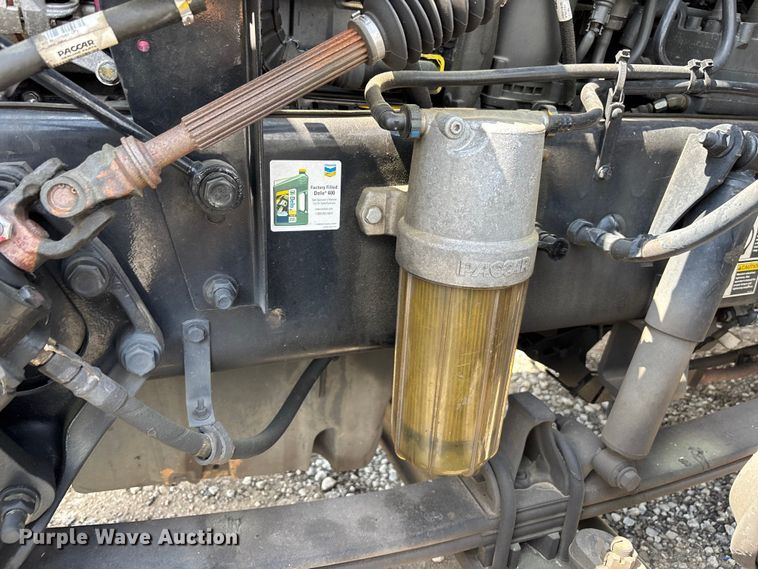 image for item YA1233 2022 Peterbilt 579 semi truck