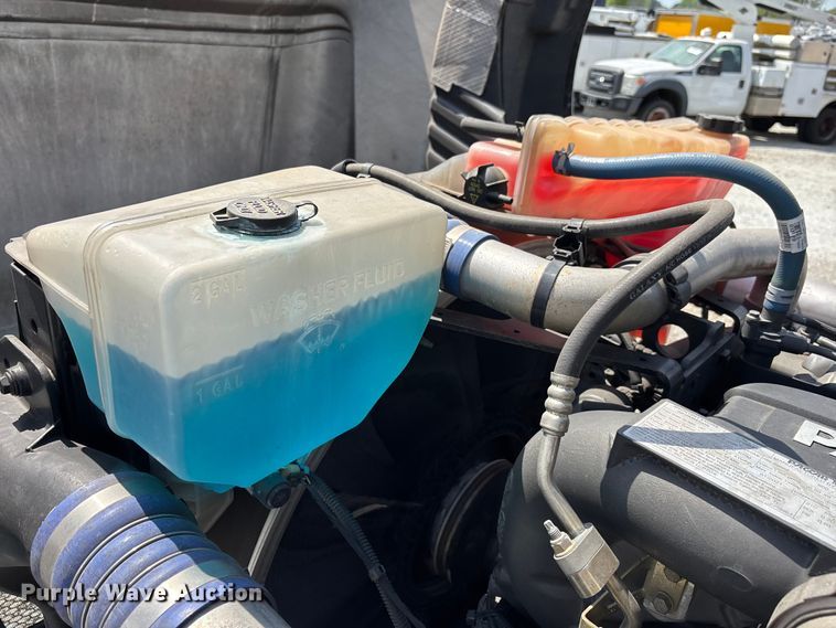 image for item YA1233 2022 Peterbilt 579 semi truck