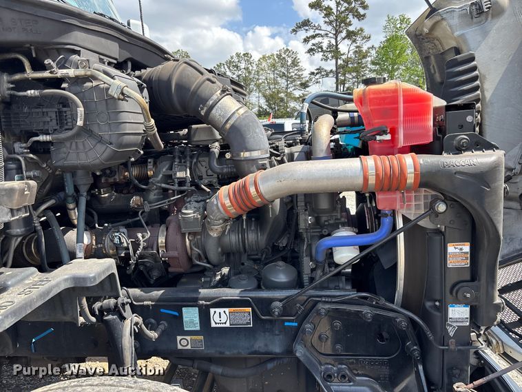 image for item YA1233 2022 Peterbilt 579 semi truck