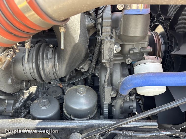 image for item YA1233 2022 Peterbilt 579 semi truck