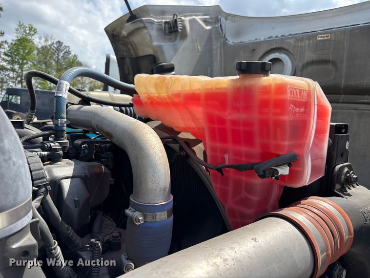 image for item YA1233 2022 Peterbilt 579 semi truck