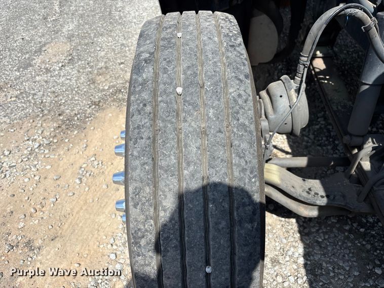 image for item YA1233 2022 Peterbilt 579 semi truck