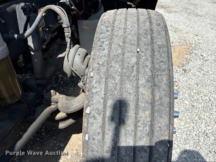 image for item YA1233 2022 Peterbilt 579 semi truck