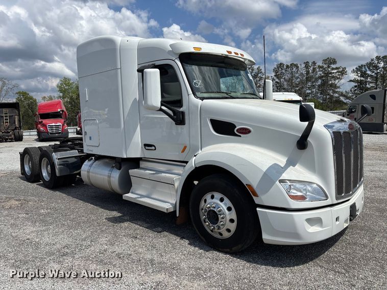 image for item YA1234 2022 Peterbilt 579 semi truck
