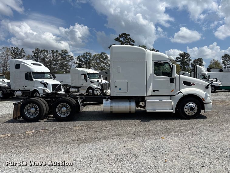 image for item YA1234 2022 Peterbilt 579 semi truck