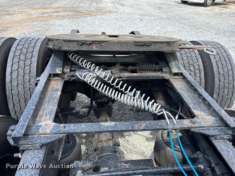 image for item YA1234 2022 Peterbilt 579 semi truck