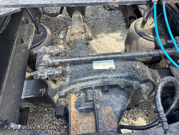 image for item YA1234 2022 Peterbilt 579 semi truck