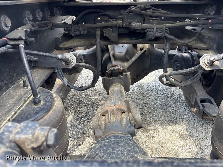 image for item YA1234 2022 Peterbilt 579 semi truck