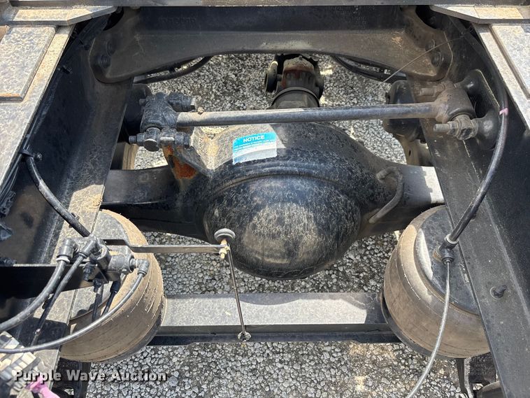 image for item YA1234 2022 Peterbilt 579 semi truck