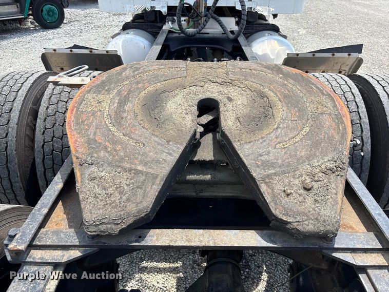 image for item YA1234 2022 Peterbilt 579 semi truck