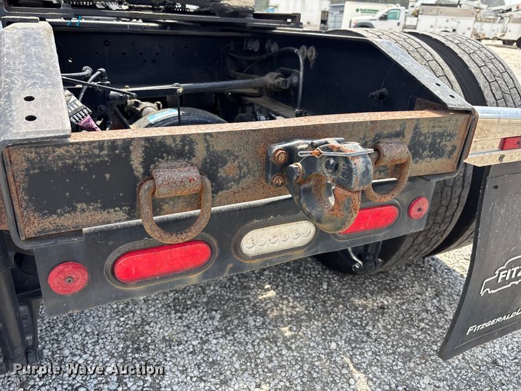 image for item YA1234 2022 Peterbilt 579 semi truck