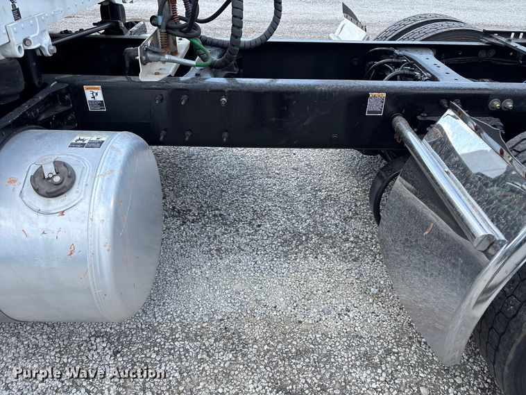 image for item YA1234 2022 Peterbilt 579 semi truck