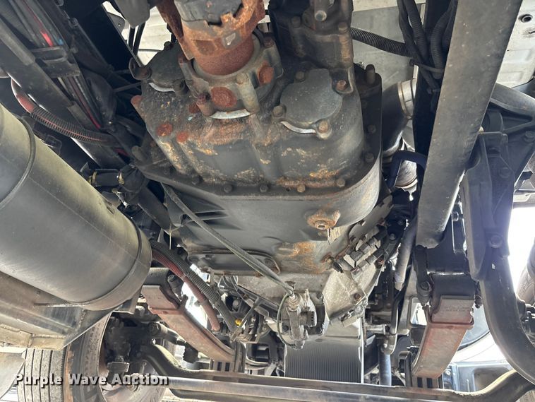 image for item YA1234 2022 Peterbilt 579 semi truck