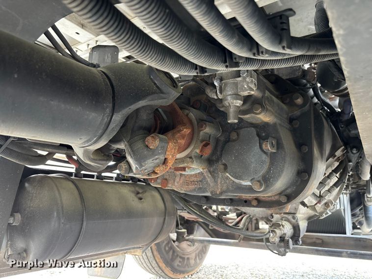 image for item YA1234 2022 Peterbilt 579 semi truck