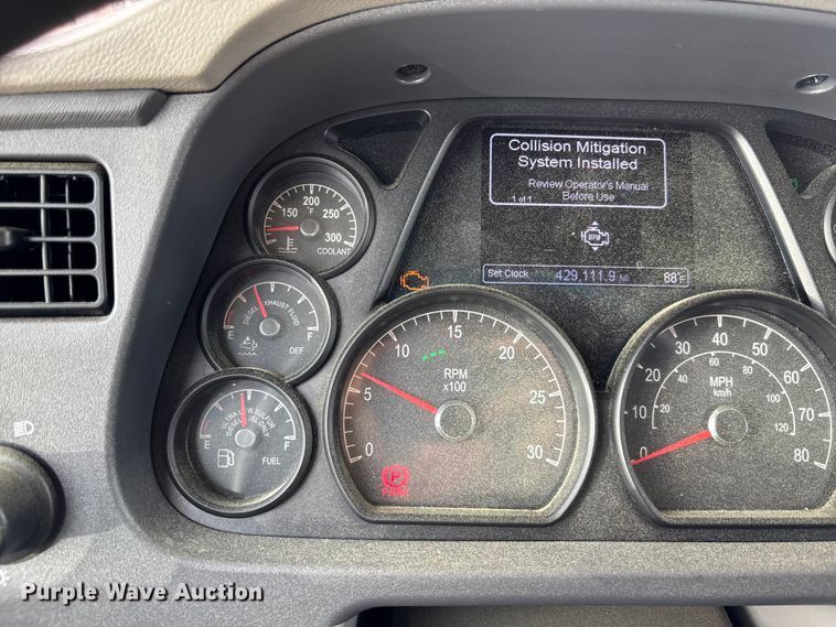 image for item YA1234 2022 Peterbilt 579 semi truck