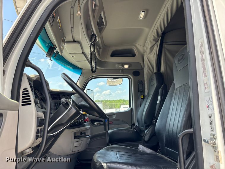 image for item YA1234 2022 Peterbilt 579 semi truck