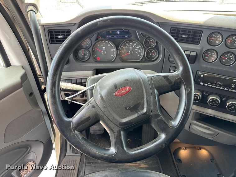 image for item YA1234 2022 Peterbilt 579 semi truck