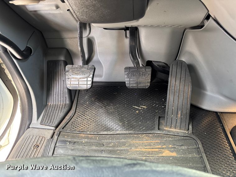 image for item YA1234 2022 Peterbilt 579 semi truck