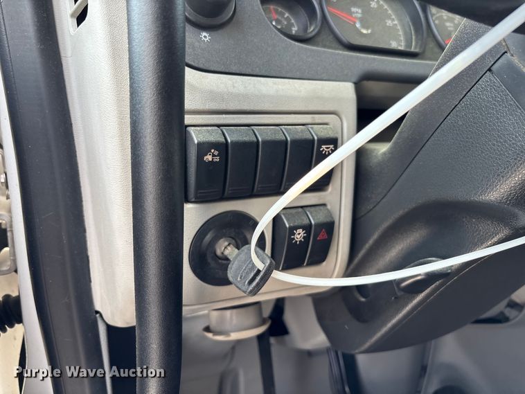 image for item YA1234 2022 Peterbilt 579 semi truck