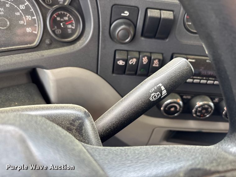 image for item YA1234 2022 Peterbilt 579 semi truck