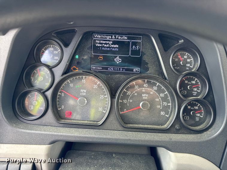 image for item YA1234 2022 Peterbilt 579 semi truck