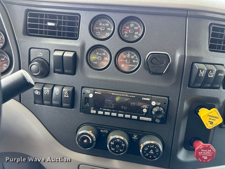 image for item YA1234 2022 Peterbilt 579 semi truck