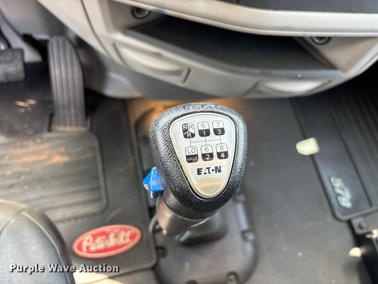 image for item YA1234 2022 Peterbilt 579 semi truck