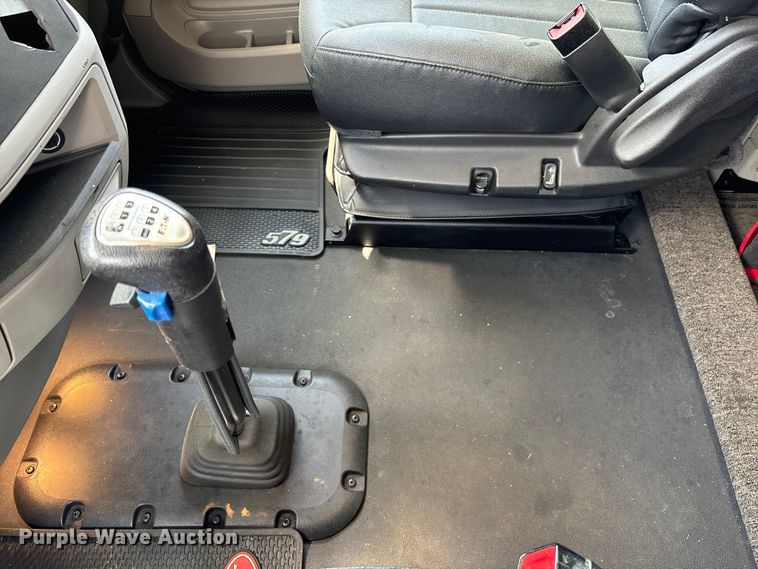 image for item YA1234 2022 Peterbilt 579 semi truck