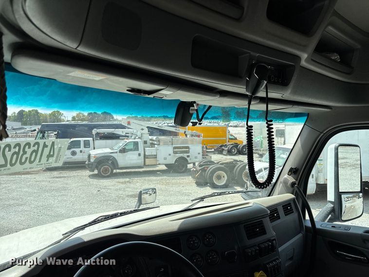 image for item YA1234 2022 Peterbilt 579 semi truck