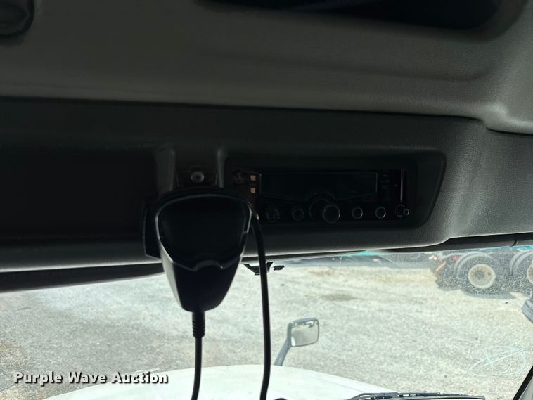 image for item YA1234 2022 Peterbilt 579 semi truck