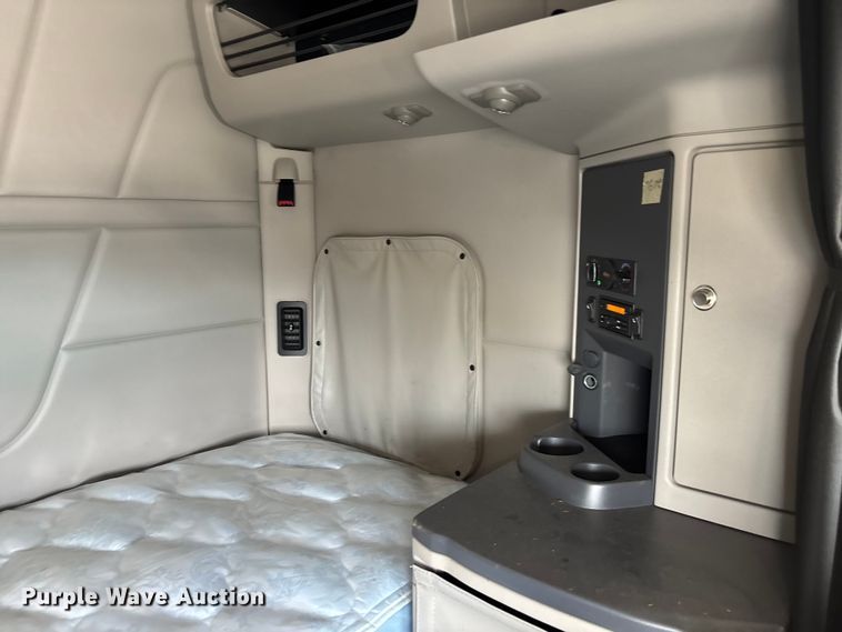 image for item YA1234 2022 Peterbilt 579 semi truck