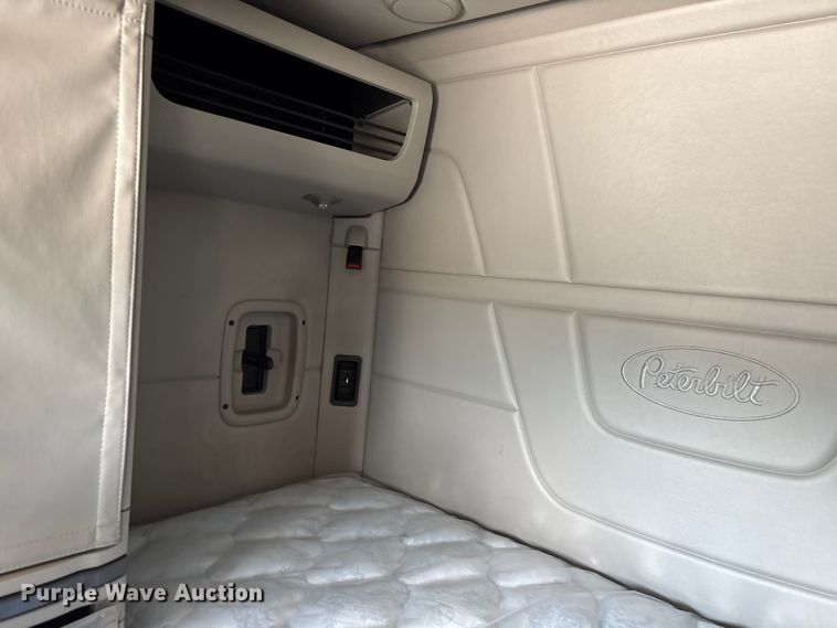 image for item YA1234 2022 Peterbilt 579 semi truck