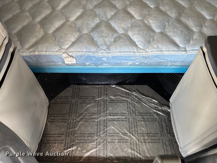 image for item YA1234 2022 Peterbilt 579 semi truck