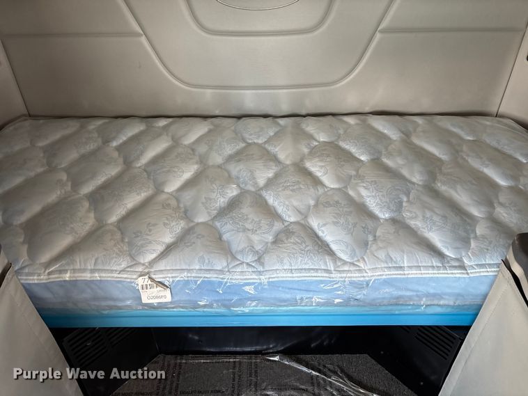 image for item YA1234 2022 Peterbilt 579 semi truck