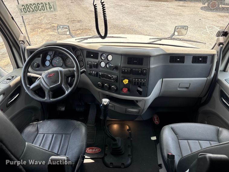 image for item YA1234 2022 Peterbilt 579 semi truck