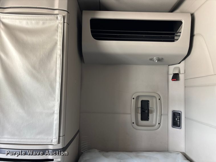 image for item YA1234 2022 Peterbilt 579 semi truck