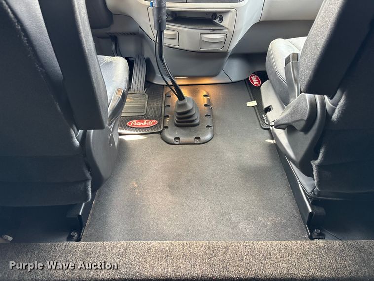 image for item YA1234 2022 Peterbilt 579 semi truck