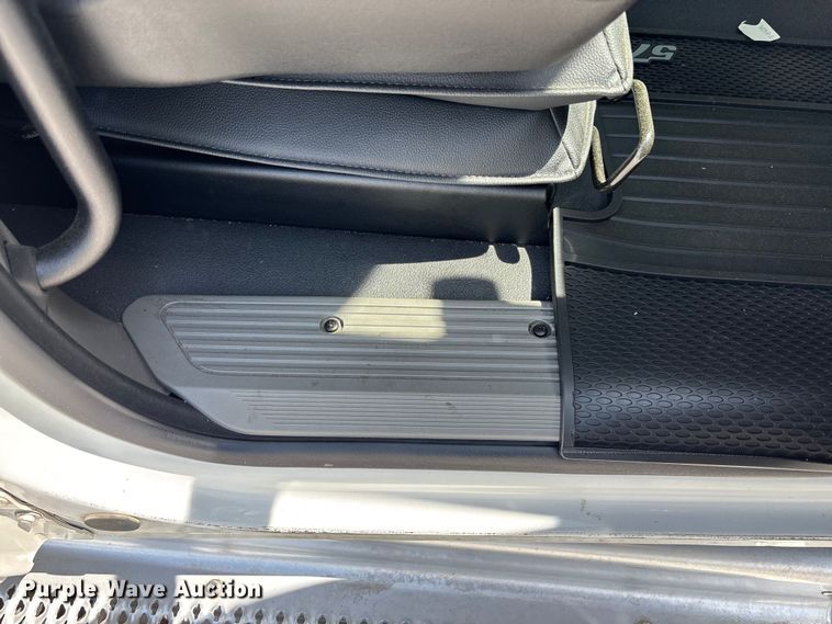 image for item YA1234 2022 Peterbilt 579 semi truck