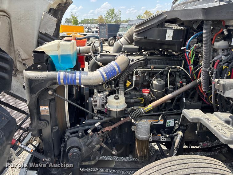 image for item YA1234 2022 Peterbilt 579 semi truck