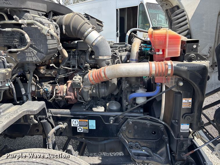 image for item YA1234 2022 Peterbilt 579 semi truck